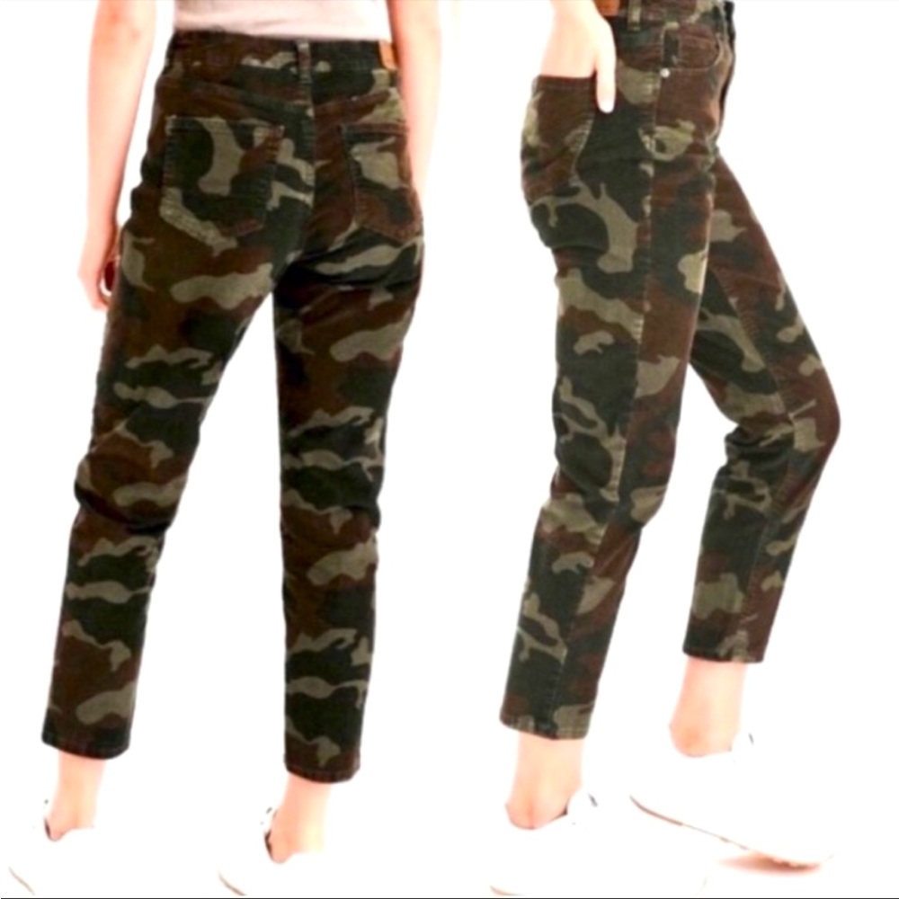 American Eagle Corduroy Mom Jeans Women’s Size 2 Camo High Rise Retro Military